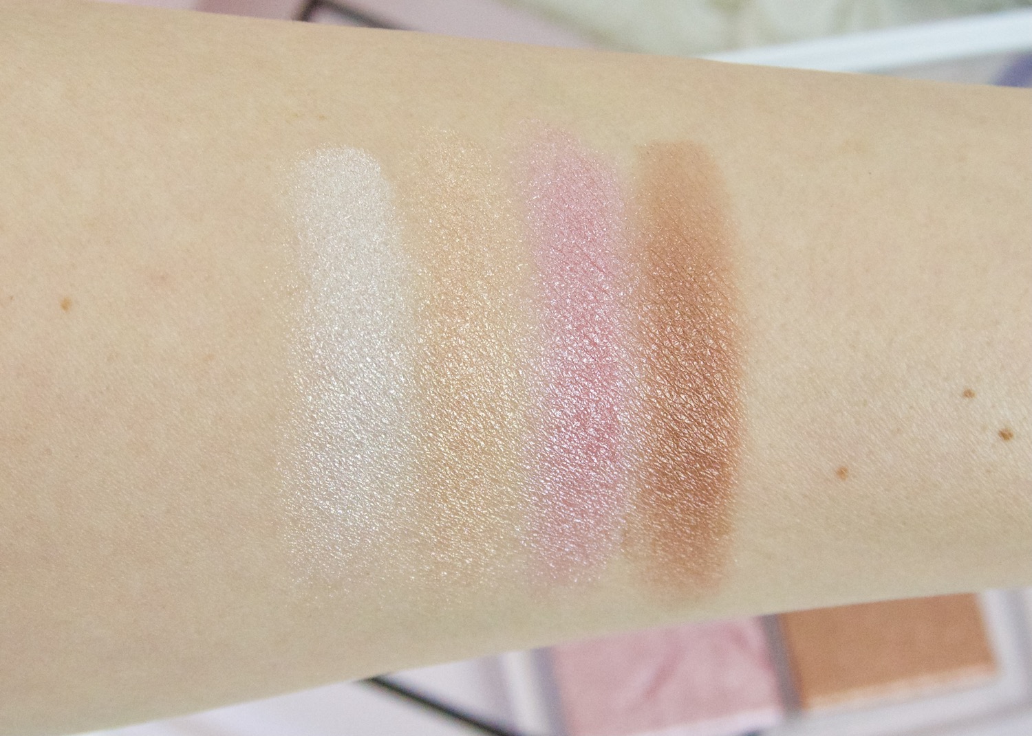 Dior Backstage Glow Face Palette 001 swatch