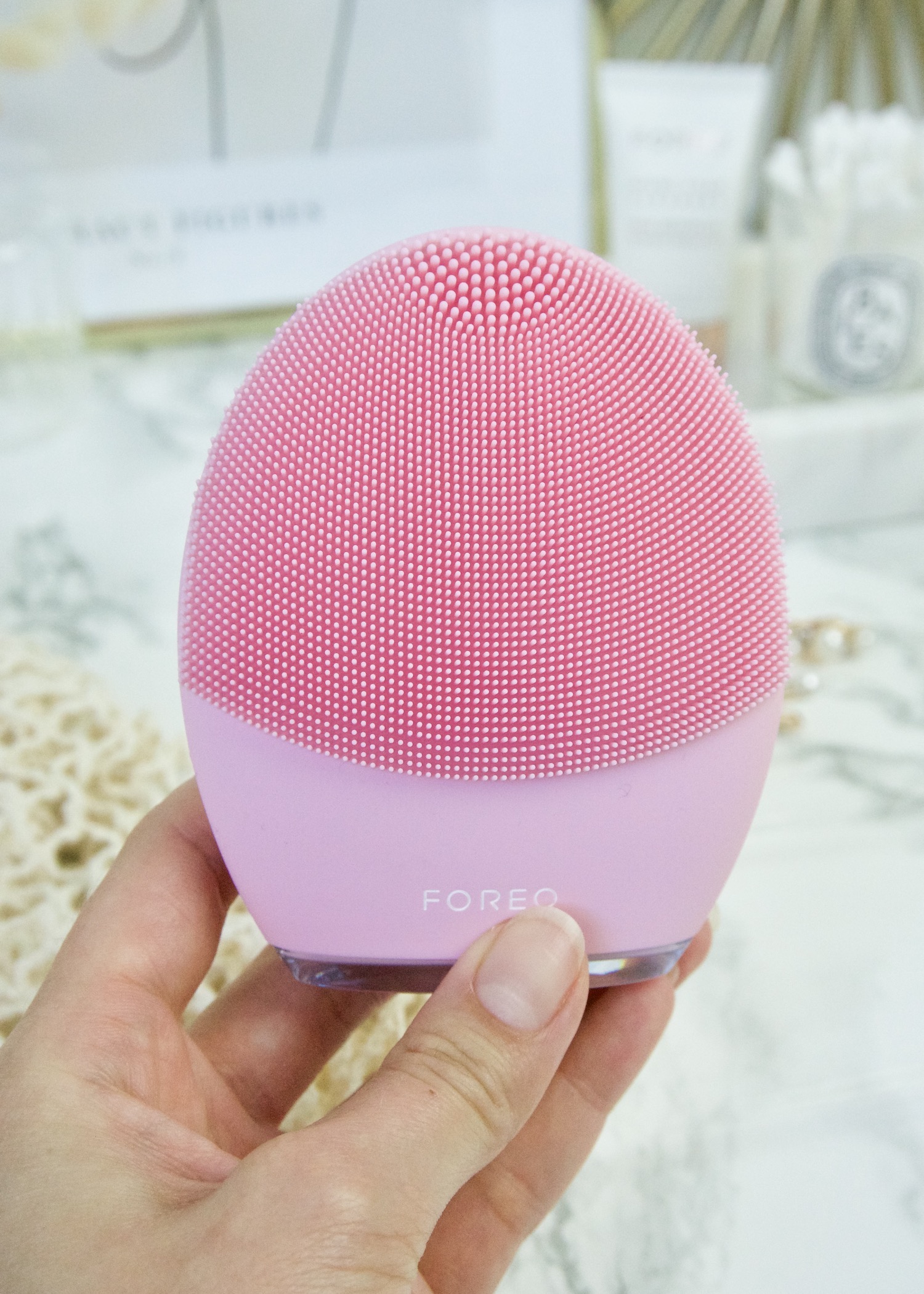 FOREO Luna 3 in hand voorkant